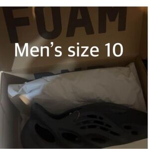 Brand new in box ! Yezzy Foam Runners, Men’s size 10